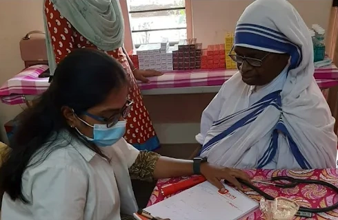 Dr. Mayuri AP consulting patients at community dental camp in Madurai